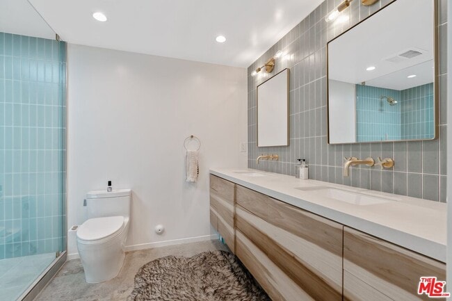 Building Photo - 2820 Nichols Canyon Pl