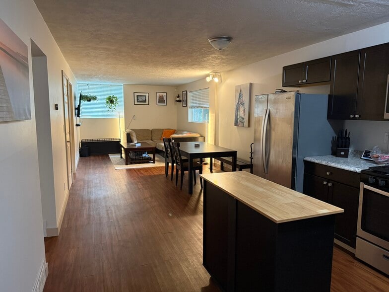 Building Photo - 249 S 700 E