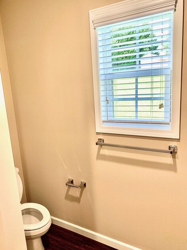 Building Photo - Duplex 2 Bedroom / 2Bath  Johnson City