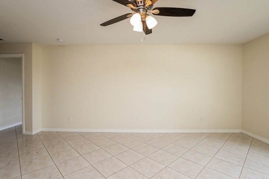 Building Photo - 621 Skyridge Rd