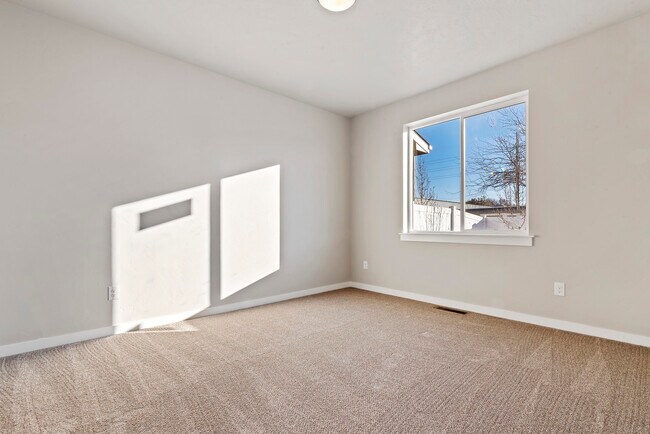 Building Photo - 6330 W Tierra Ln