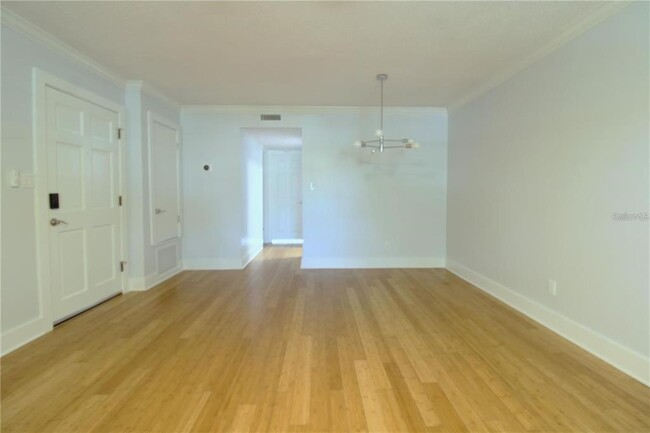 Building Photo - 3331 N Westmoreland Dr