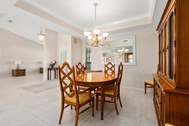 Building Photo - 130 Queen Catherina Ct