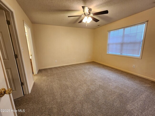 Building Photo - 405 Alec Ct