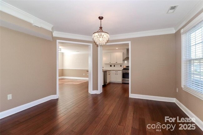 Building Photo - 9408 Meadowmont View Dr