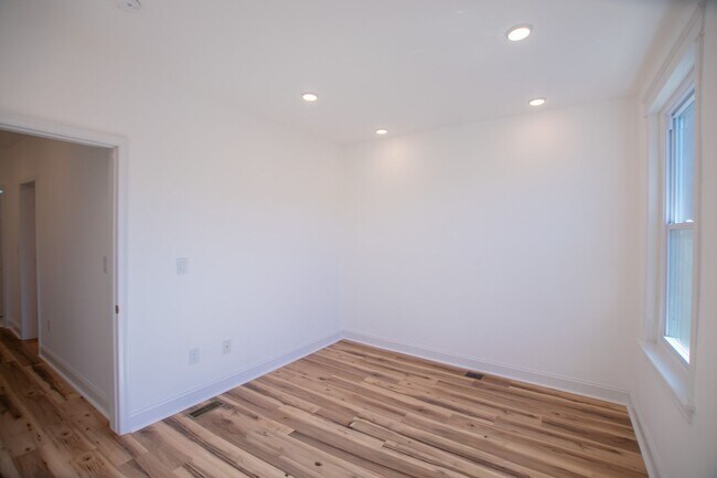 Building Photo - Renovated South Philadelphia Rowhome