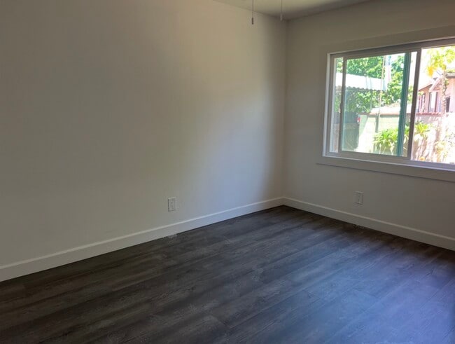 Bed 3 - 8803 Aldrich St