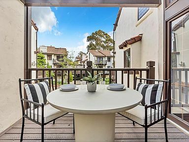 Building Photo - 8696 Villa La Jolla Dr