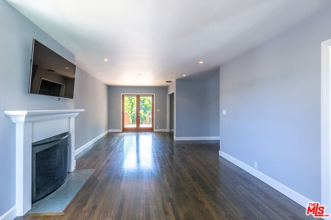 Building Photo - 1530 S Sierra Bonita Ave