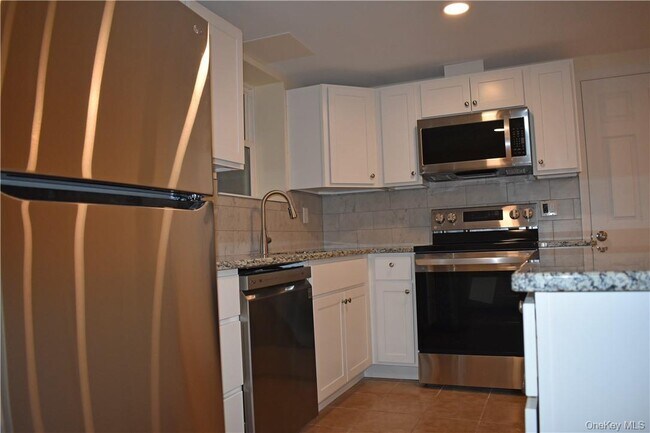 Building Photo - 33 E Vacation Dr