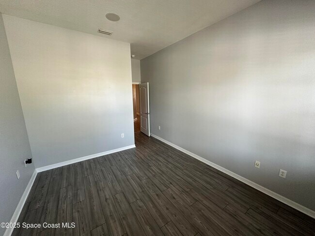 Building Photo - 1317 Ballinton Dr