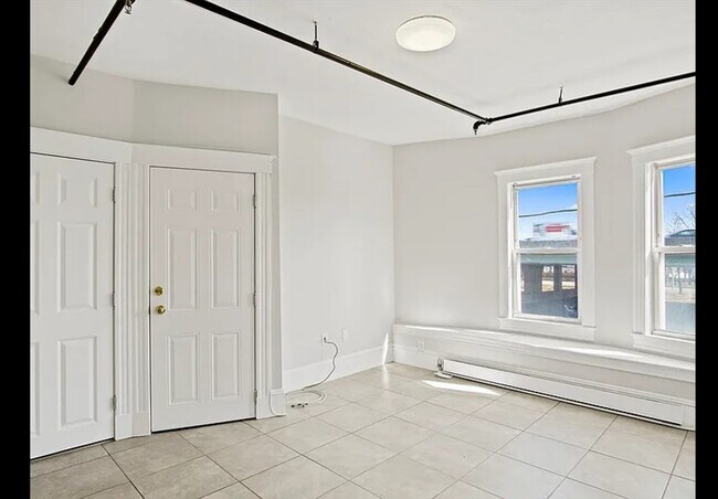 Building Photo - 2 Redfield St