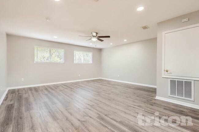 Building Photo - 5859 Autumn Chase Cir