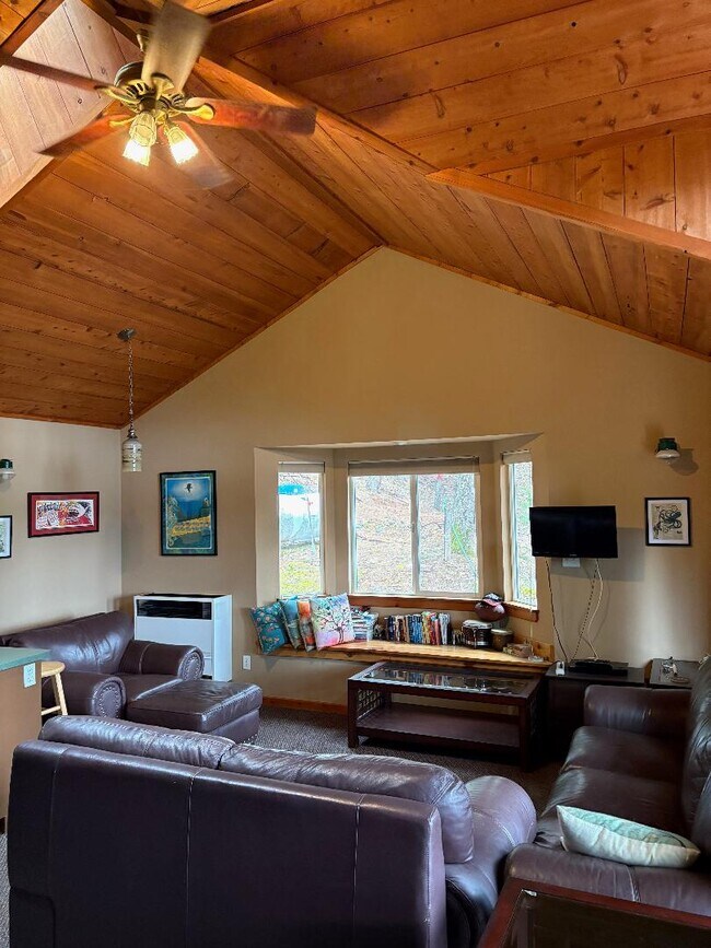 Building Photo - 480 Rattlesnake Wy