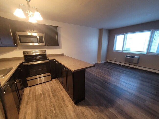Interior Photo - 1321 Franklin