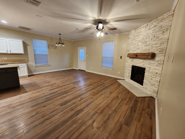 Building Photo - 1416 Cowtown Dr