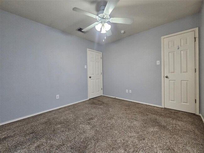 Building Photo - 201 Bluebonnet Tr