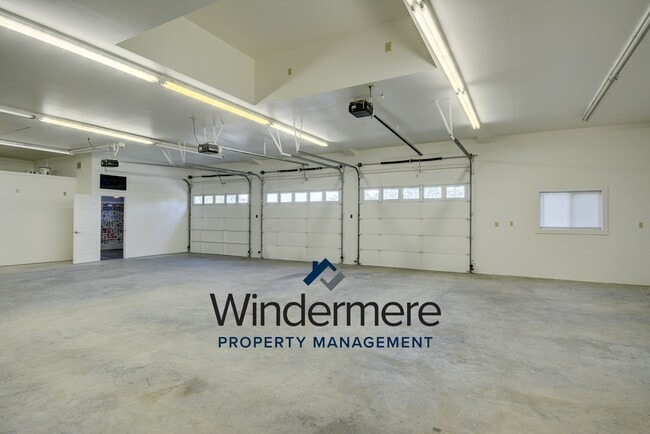 Building Photo - 1 Bed 1 Bath newly remodeled with Large shop