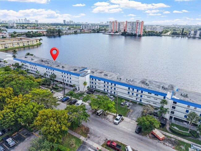 Building Photo - 1170 NE 191st St