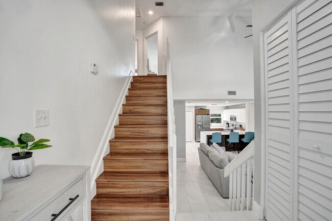 Building Photo - 9841 NW 9th Ct