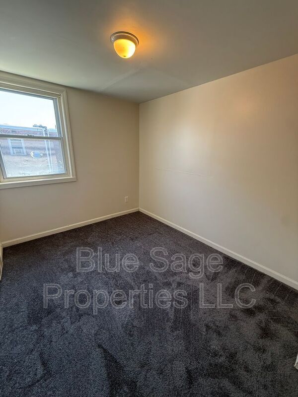 Building Photo - 1427 Simpson St