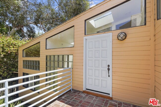 Building Photo - 28828 Selfridge Dr