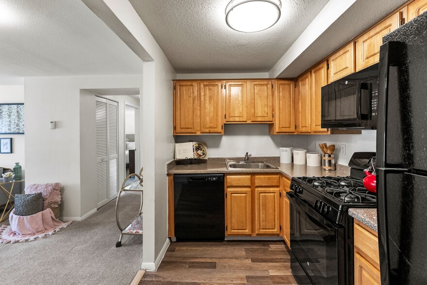 Building Photo - The Groves at Milford