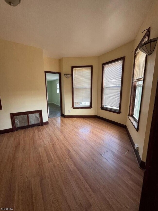 Building Photo - 1141 Louisa St