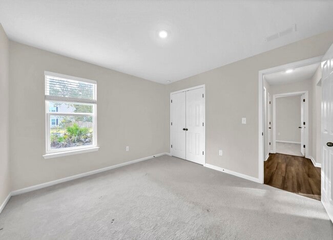 Building Photo - 10 Riverwalk Xing