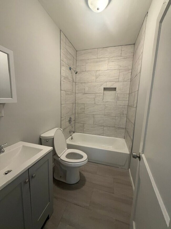 Building Photo - Mallory Duplex