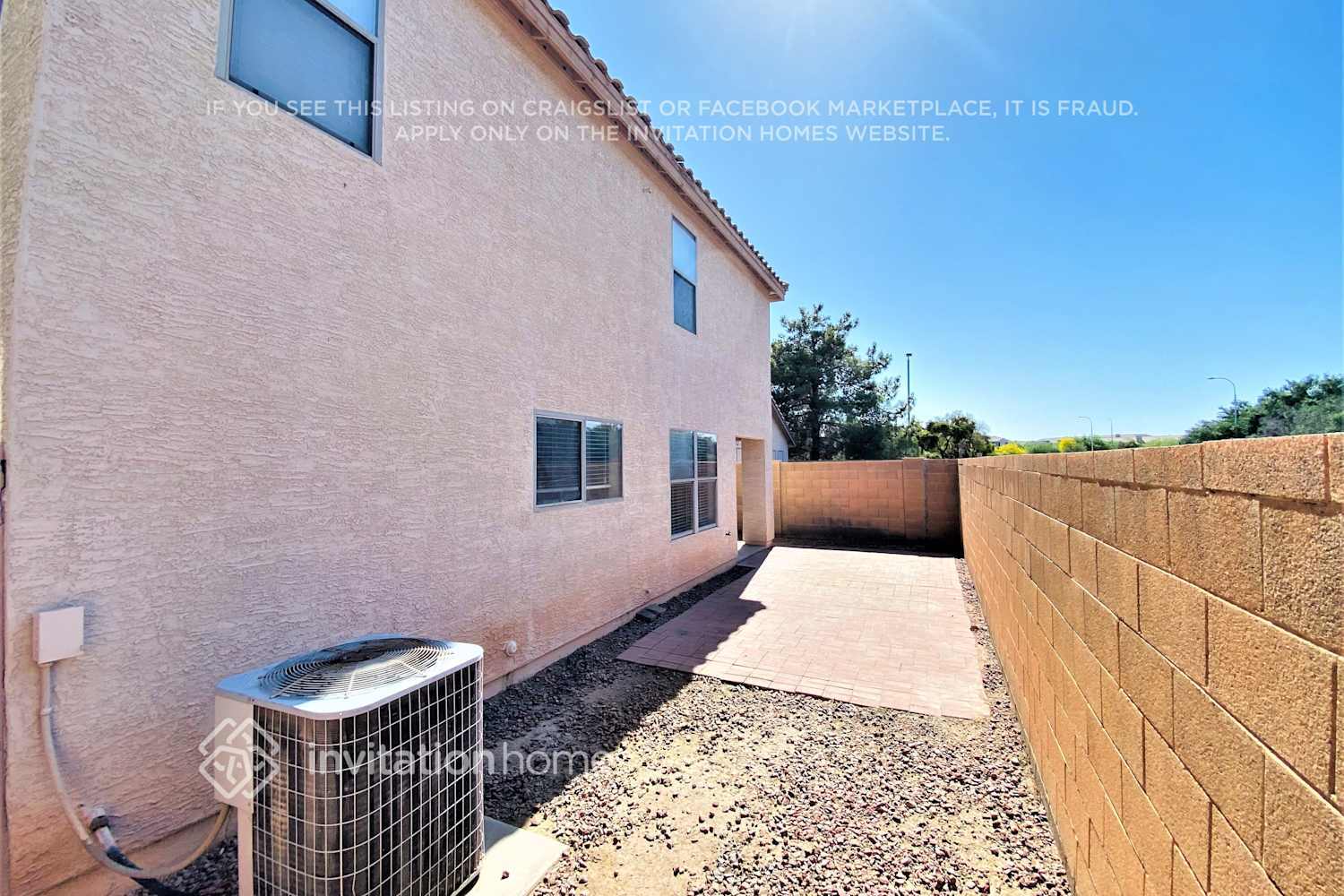 Building Photo - 2066 E Spruce Dr