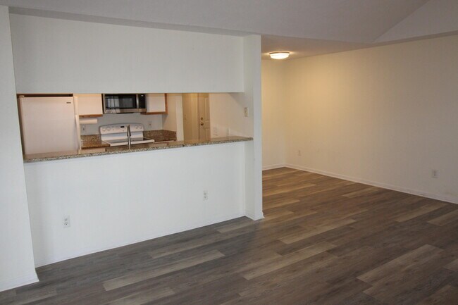 Building Photo - 1411 Heatherwood Ln