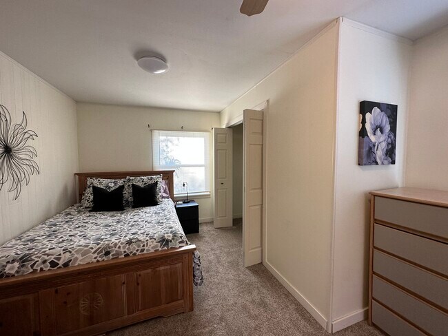 Building Photo - 2425 N Headley Rd