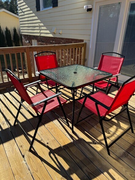 Deck - 2817 Sourwood St