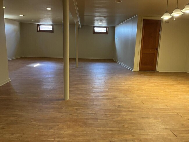 Building Photo - 9131 Stickney Ave