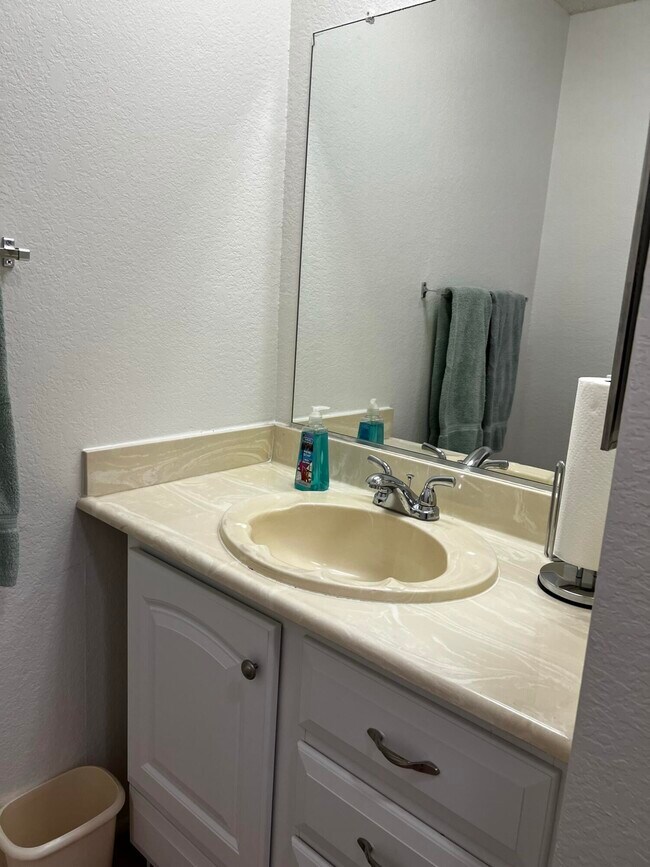 Building Photo - 406 Tava Ln