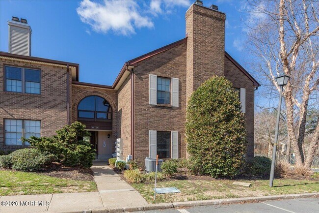 Building Photo - 114 Wellington Pl