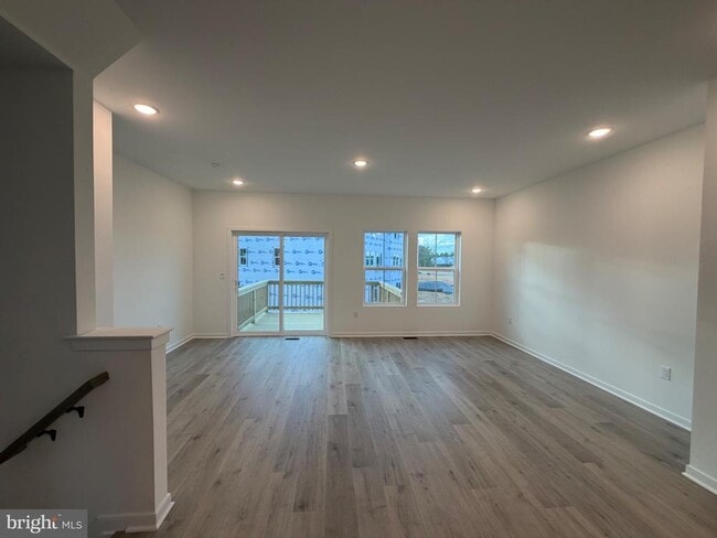 Building Photo - 40 Basswood St