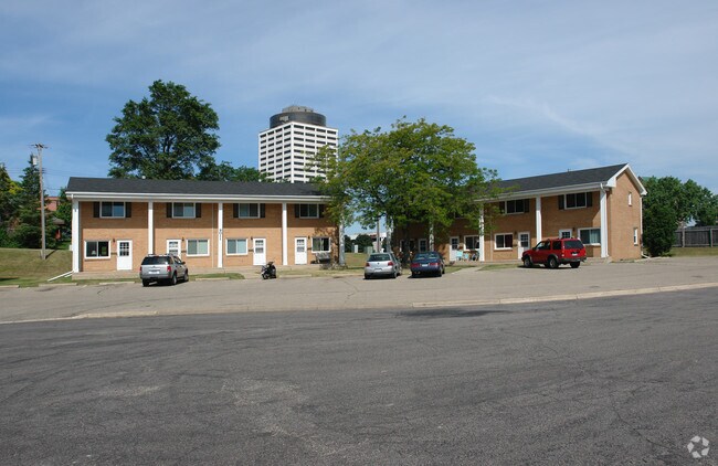 Building Photo - Washburn Circle Townhomes