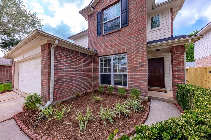 Building Photo - 13907 Bonnetbriar Ln