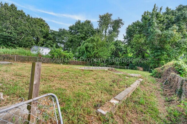 Building Photo - 452 Bluff Dr
