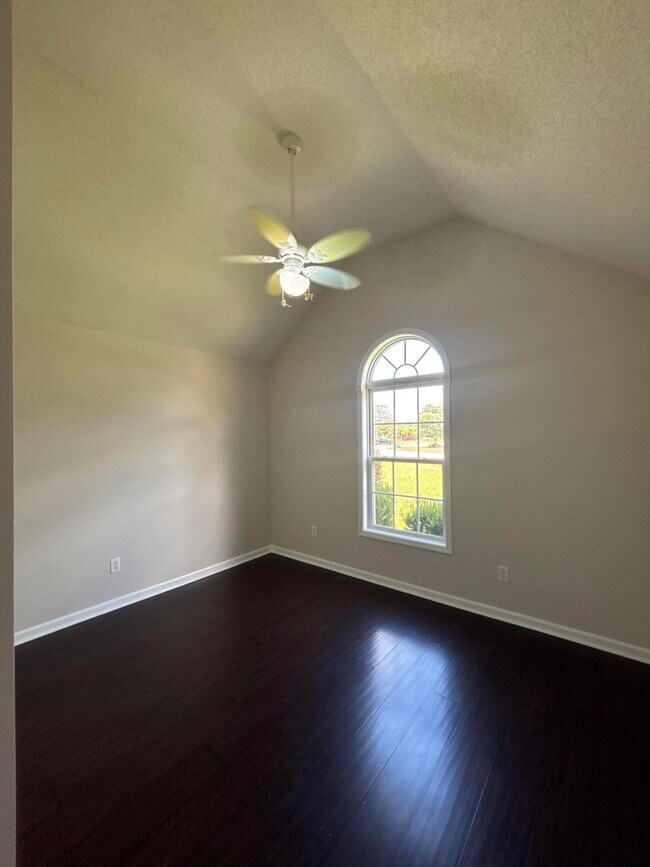 Building Photo - 20 Walden Cir