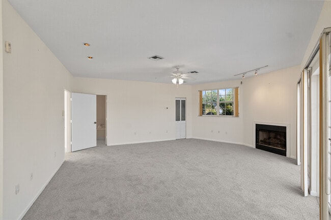 Building Photo - 2671 NE 22nd Ct