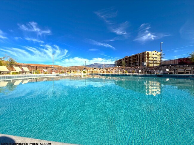 Building Photo - 2 bed, 1 bath Condo