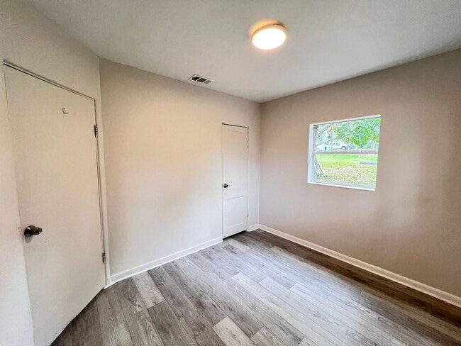 Building Photo - House in Deland