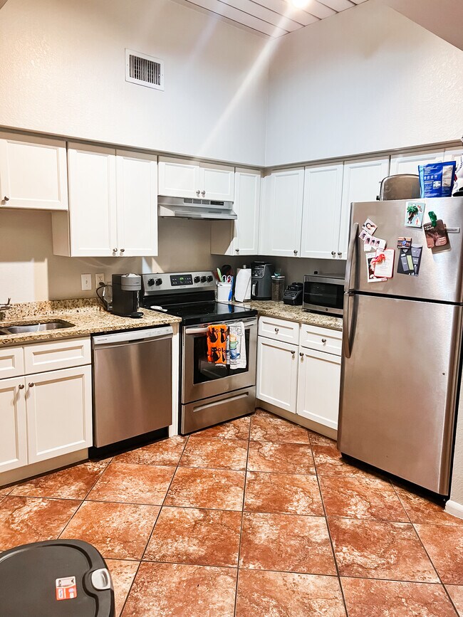 Building Photo - 2411 W Horatio St