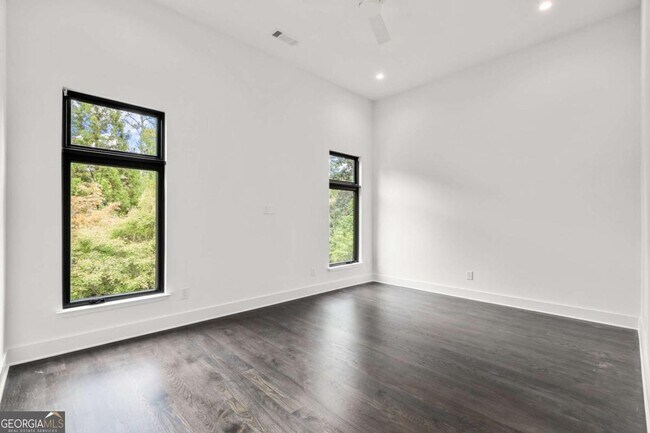 Building Photo - 19 Spruell Springs Rd