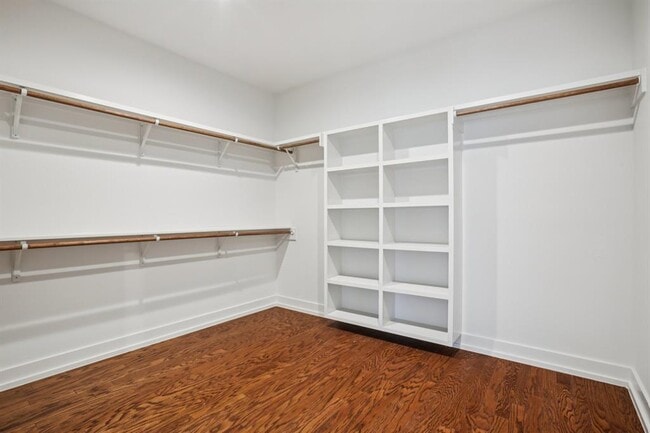 Building Photo - 6902 Northeast Dr