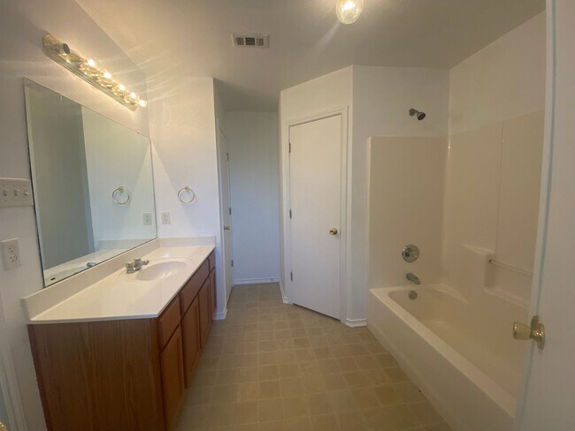 Building Photo - 1809 Liberty Hill Dr