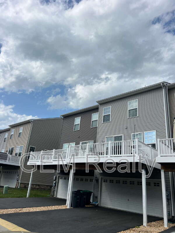 Building Photo - 1833 Sag Harbor Ln